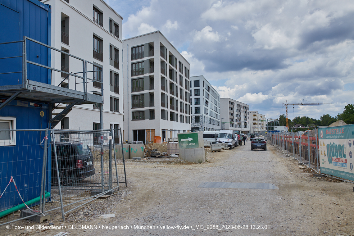 28.06.2023 - Baustelle Alexisquartier - neue DEMOS-Hinweisschilder